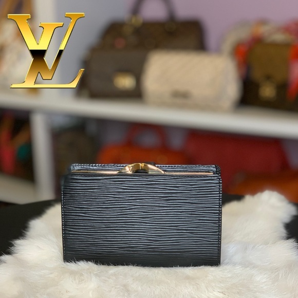 ⛔️SOLD⛔️Louis Vuitton EPI Porte-Monnaie Wallet - Picture 2 of 10